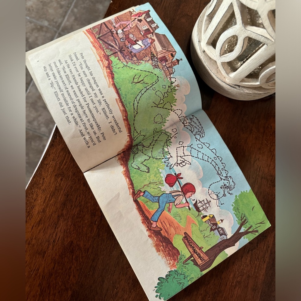 1977 Vintage Disneyland Walt Disney Productions’ Pete’s Dragon Book & Record - Picture 2 of 5